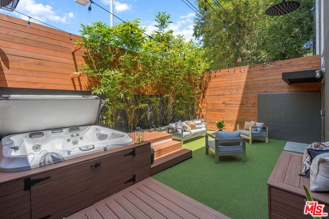 1037 N Laurel Avenue 19, West Hollywood, CA 90046