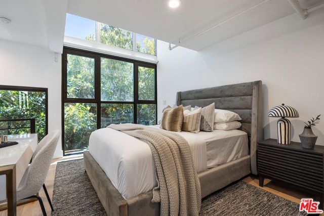 1037 N Laurel Avenue 19, West Hollywood, CA 90046