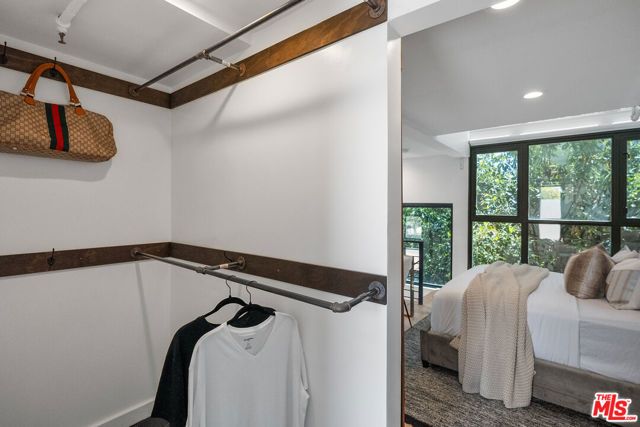 1037 N Laurel Avenue 19, West Hollywood, CA 90046