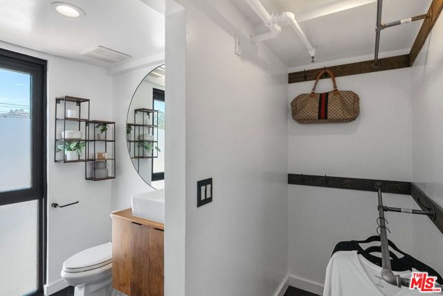 1037 N Laurel Avenue 19, West Hollywood, CA 90046