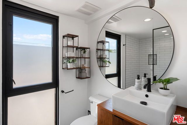 1037 N Laurel Avenue 19, West Hollywood, CA 90046