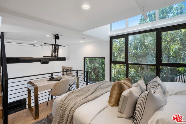 1037 N Laurel Avenue 19, West Hollywood, CA 90046