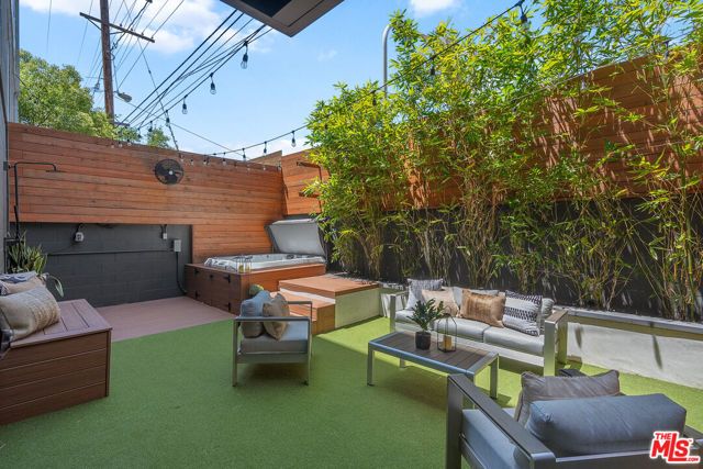 1037 N Laurel Avenue 19, West Hollywood, CA 90046