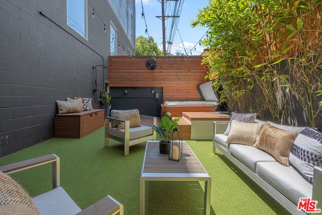 1037 N Laurel Avenue 19, West Hollywood, CA 90046