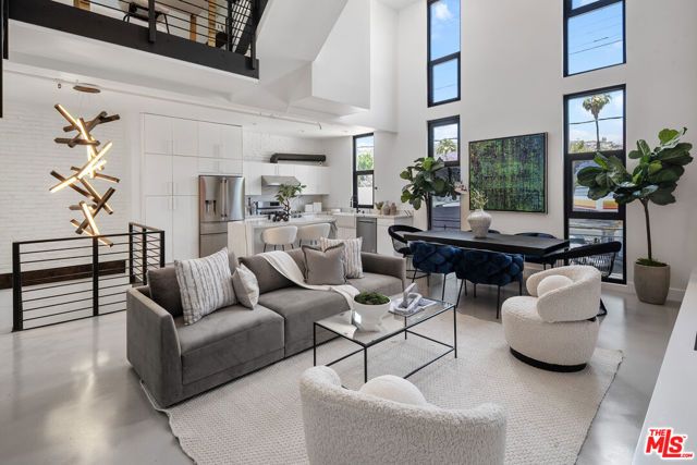 1037 N Laurel Avenue 19, West Hollywood, CA 90046