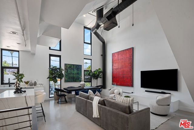 1037 N Laurel Avenue 19, West Hollywood, CA 90046