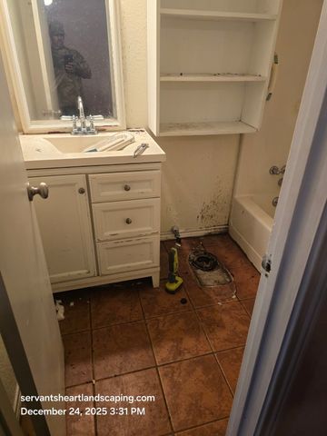 709 Southoak Drive, Athens, TX 75751