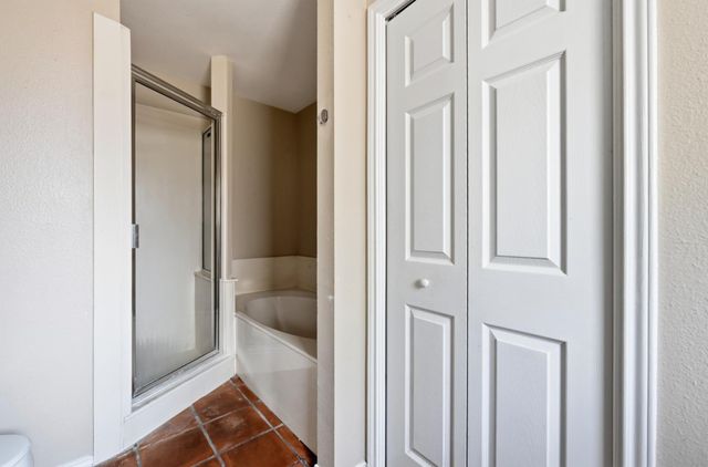 1068 Memorial CIR, New Braunfels, TX 78130