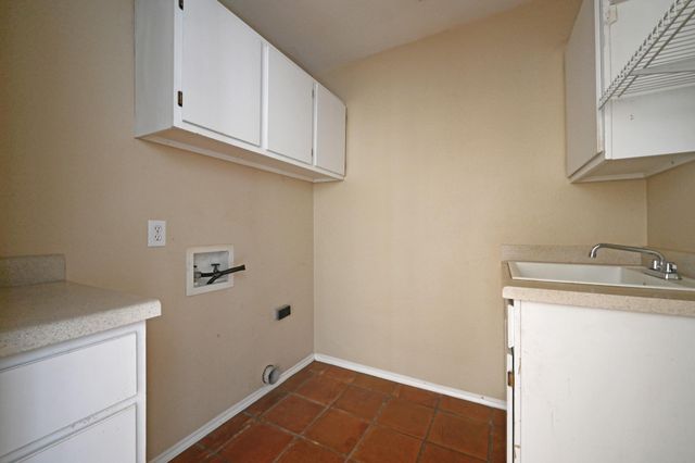 1068 Memorial CIR, New Braunfels, TX 78130