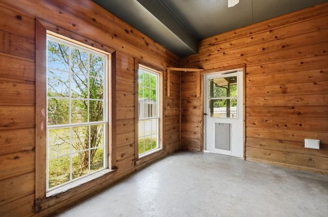 1068 Memorial CIR, New Braunfels, TX 78130