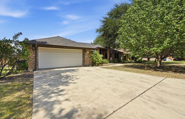 1068 Memorial CIR, New Braunfels, TX 78130