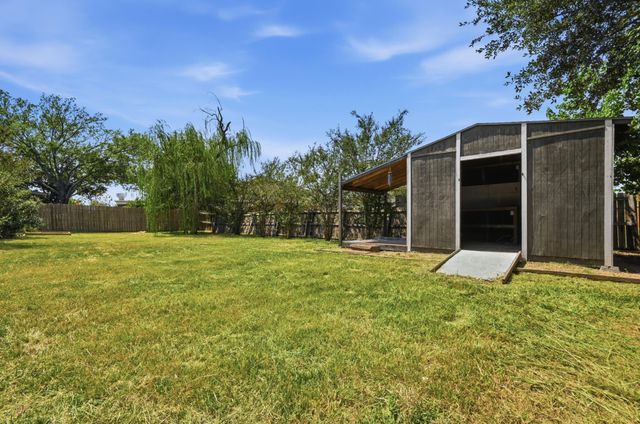 1068 Memorial CIR, New Braunfels, TX 78130