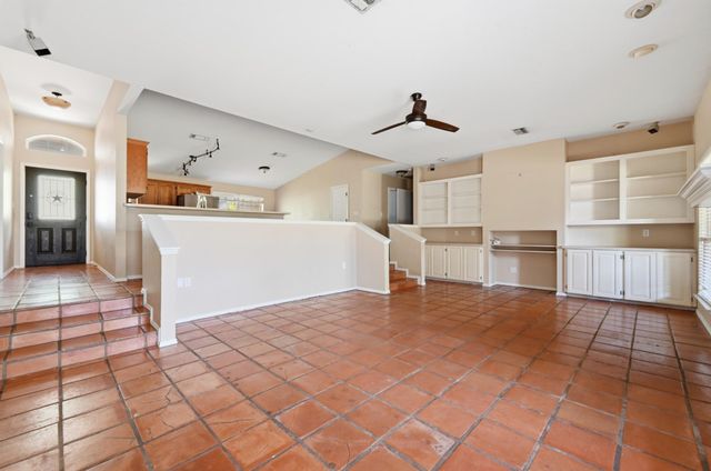 1068 Memorial CIR, New Braunfels, TX 78130