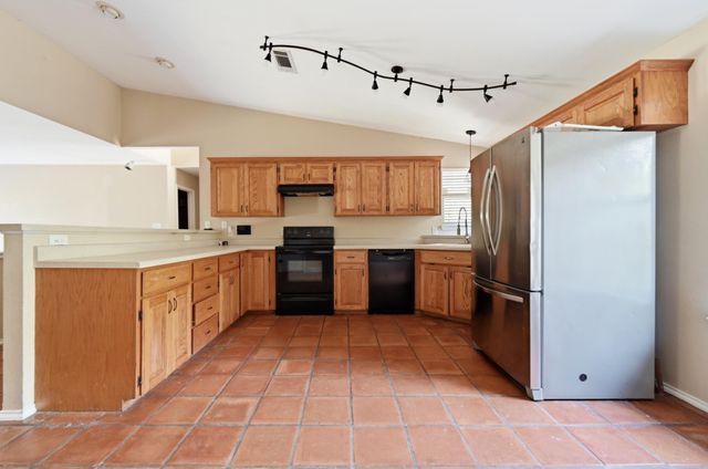1068 Memorial CIR, New Braunfels, TX 78130
