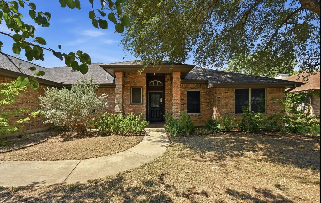 1068 Memorial CIR, New Braunfels, TX 78130
