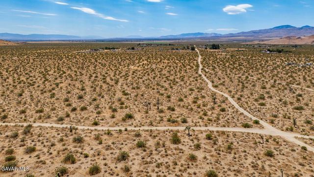 17 Desarae Street, Mojave, CA 93501