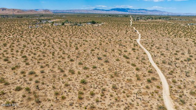 17 Desarae Street, Mojave, CA 93501