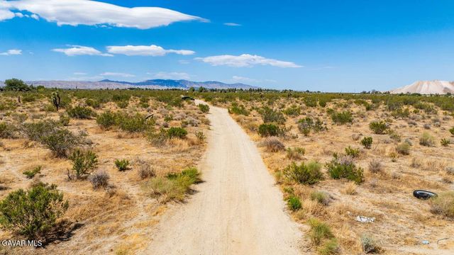 17 Desarae Street, Mojave, CA 93501