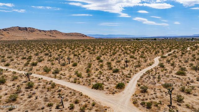 17 Desarae Street, Mojave, CA 93501