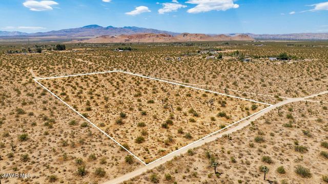 17 Desarae Street, Mojave, CA 93501