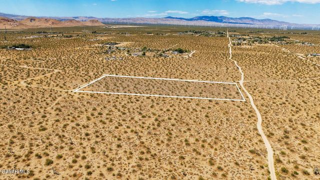 17 Desarae Street, Mojave, CA 93501