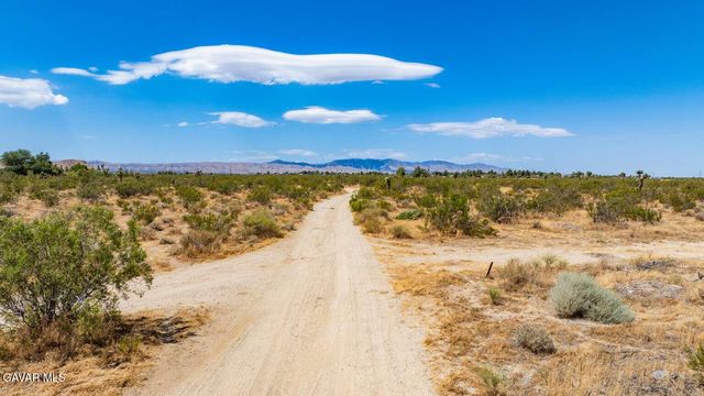 17 Desarae Street, Mojave, CA 93501