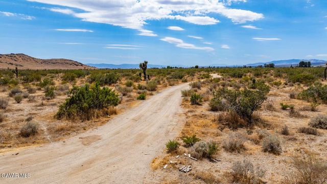 17 Desarae Street, Mojave, CA 93501