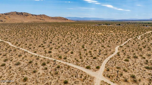 17 Desarae Street, Mojave, CA 93501