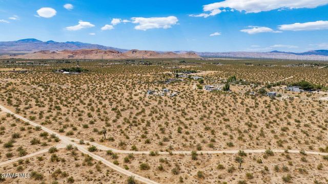 17 Desarae Street, Mojave, CA 93501