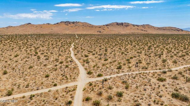 17 Desarae Street, Mojave, CA 93501