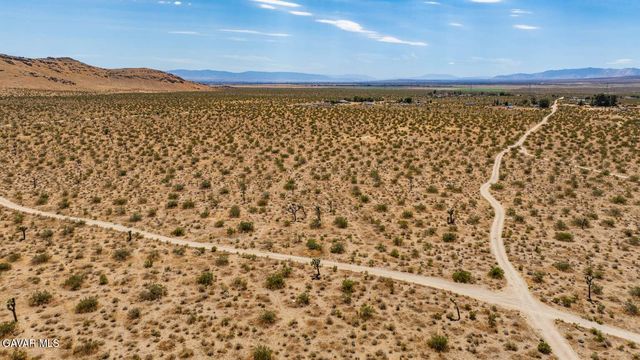 17 Desarae Street, Mojave, CA 93501
