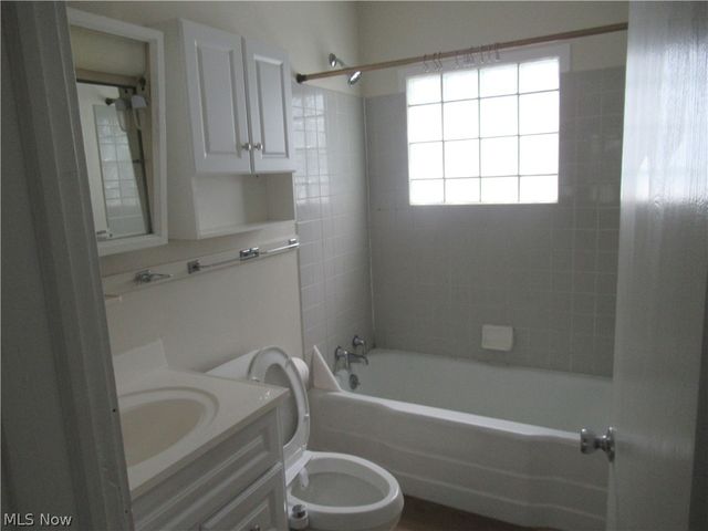 1520 Ridgewood Avenue, Lakewood, OH 44107