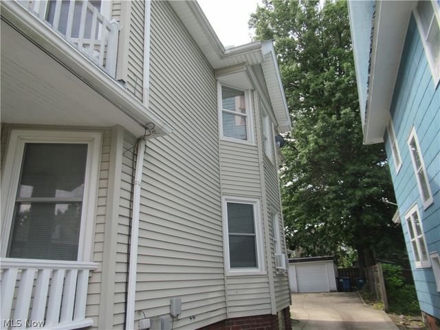 1520 Ridgewood Avenue, Lakewood, OH 44107