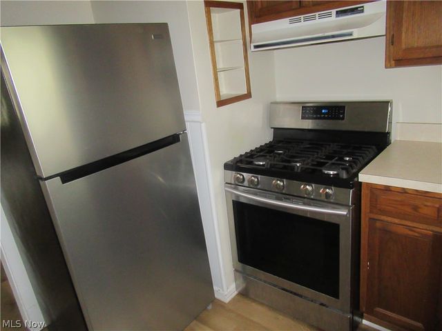 1520 Ridgewood Avenue, Lakewood, OH 44107
