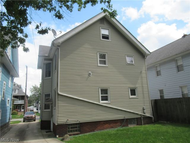 1520 Ridgewood Avenue, Lakewood, OH 44107
