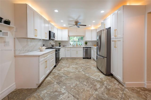 16751 Waters Edge Dr, Weston, FL 33326