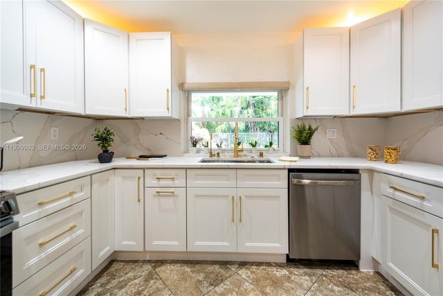 16751 Waters Edge Dr, Weston, FL 33326