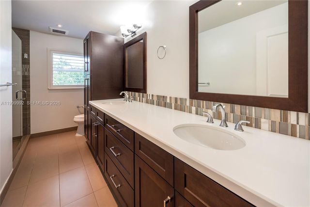 16751 Waters Edge Dr, Weston, FL 33326
