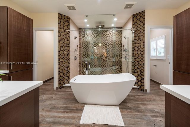 16751 Waters Edge Dr, Weston, FL 33326