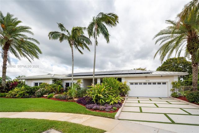16751 Waters Edge Dr, Weston, FL 33326