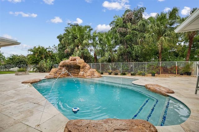 16751 Waters Edge Dr, Weston, FL 33326