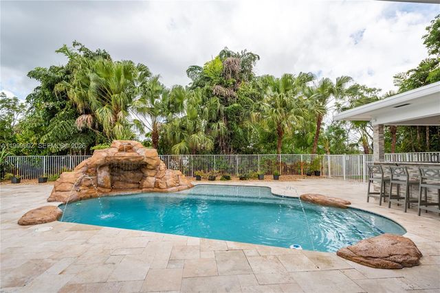 16751 Waters Edge Dr, Weston, FL 33326