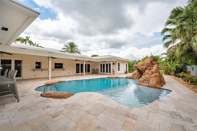 16751 Waters Edge Dr, Weston, FL 33326