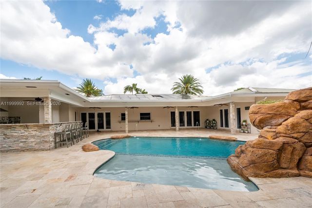 16751 Waters Edge Dr, Weston, FL 33326