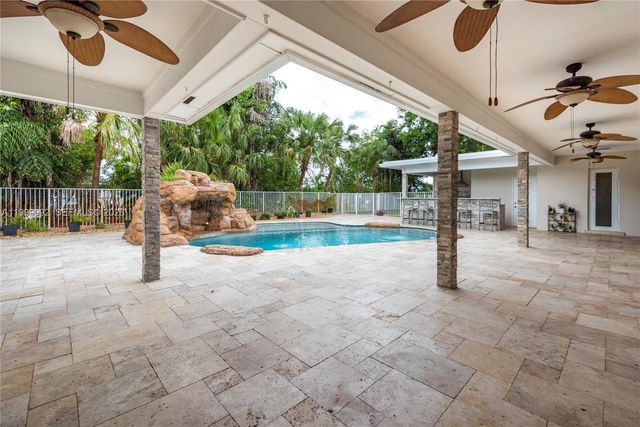 16751 Waters Edge Dr, Weston, FL 33326