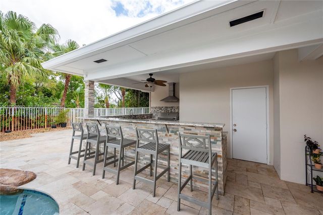16751 Waters Edge Dr, Weston, FL 33326