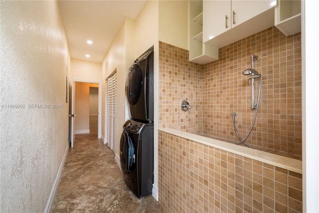 16751 Waters Edge Dr, Weston, FL 33326
