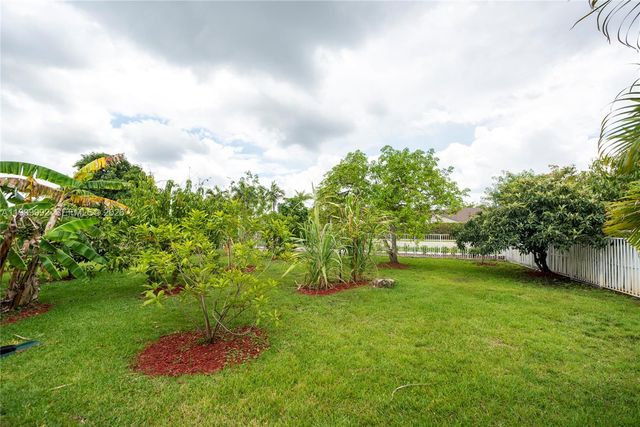 16751 Waters Edge Dr, Weston, FL 33326