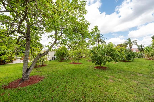 16751 Waters Edge Dr, Weston, FL 33326