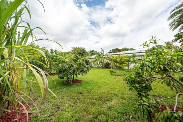 16751 Waters Edge Dr, Weston, FL 33326